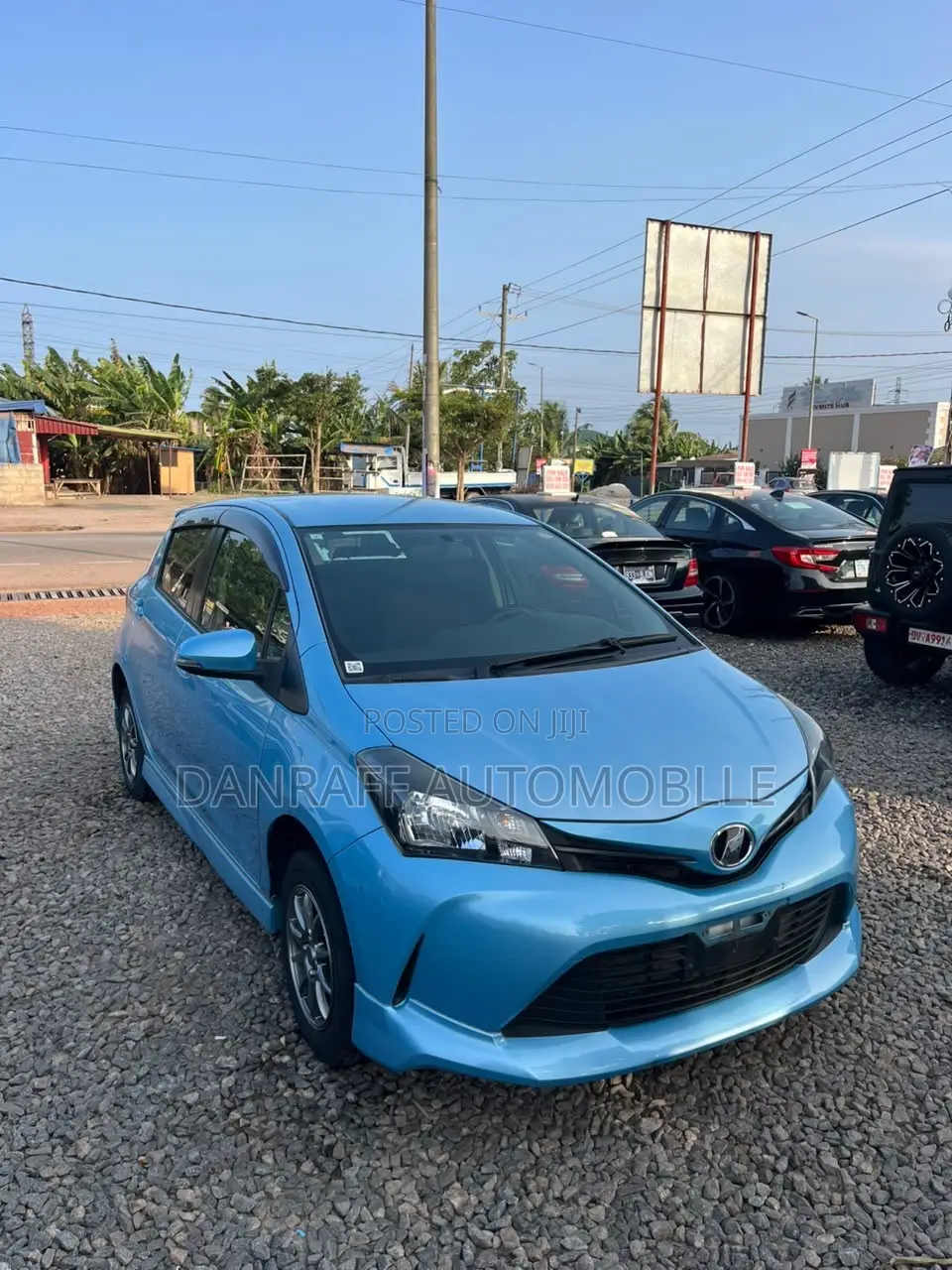 Toyota Vitz 1.3 AWD 5dr 2015 Blue