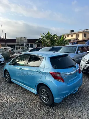 Toyota Vitz 1.3 AWD 5dr 2015 Blue