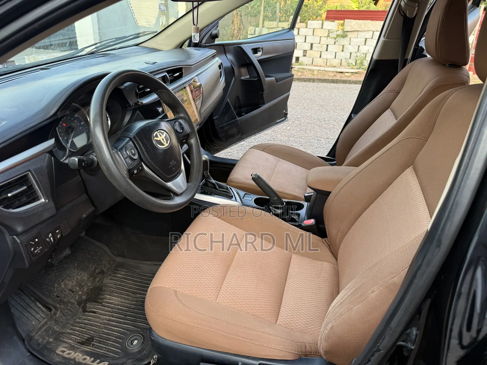 Toyota Corolla LE 4dr Sedan (1.8L 4cyl CVT) 2015 Black