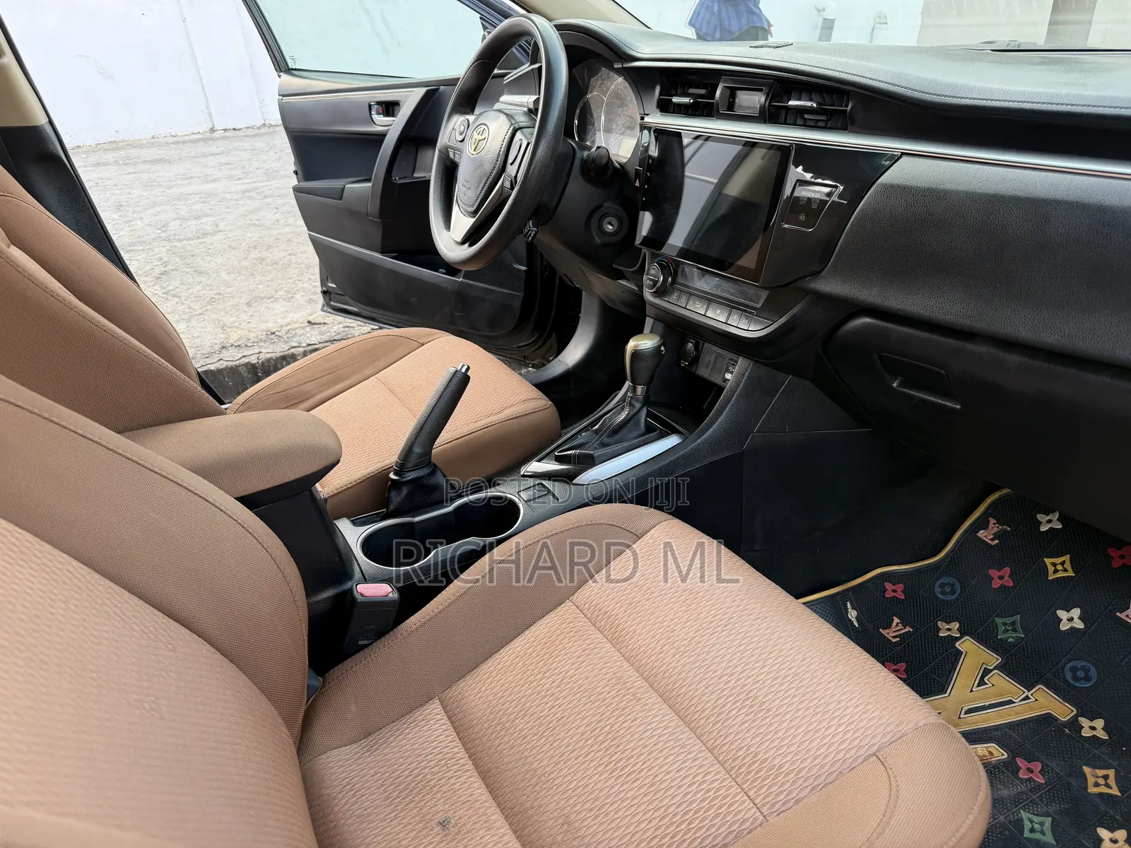Toyota Corolla LE 4dr Sedan (1.8L 4cyl CVT) 2015 Black