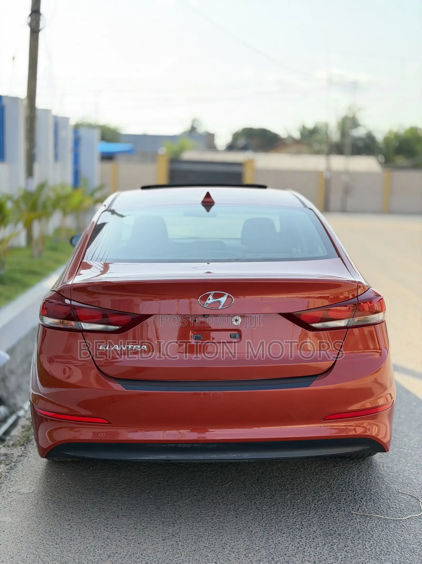 Hyundai Elantra Limited Sedan FWD (2.0L 4cyl 6A) 2017 Orange