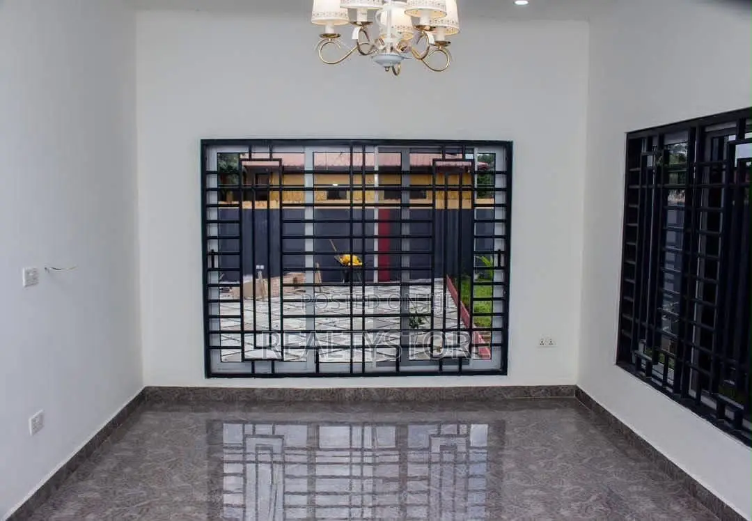3bdrm House in Cozy ~ Home, Accra Metropolitan for sale