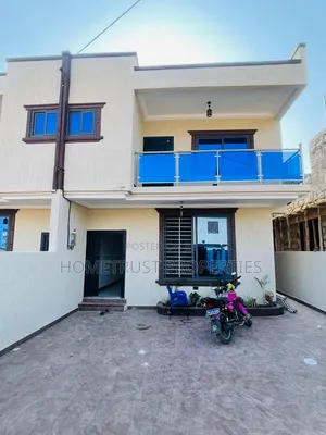 3bdrm Duplex in Kwabenya Acp for sale