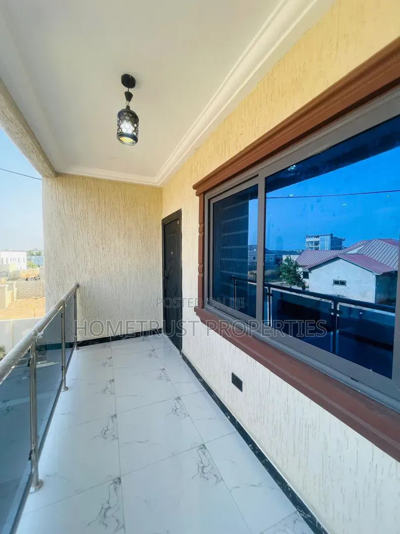 3bdrm Duplex in Kwabenya Acp for sale