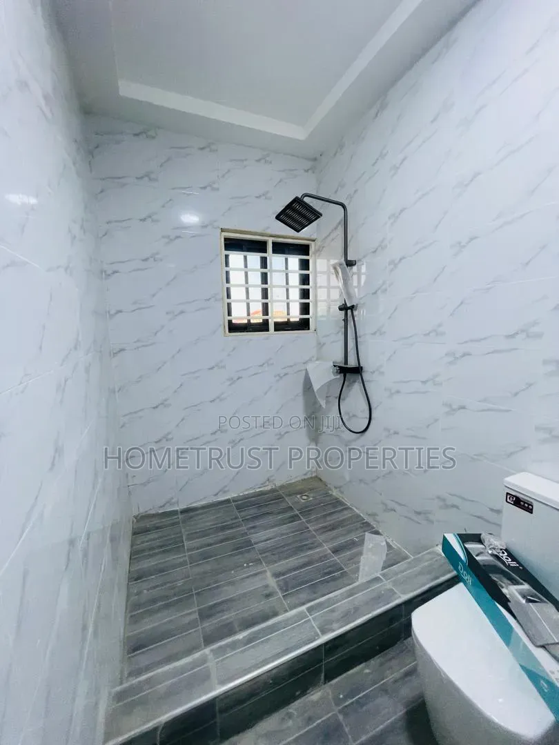 3bdrm Duplex in Kwabenya Acp for sale