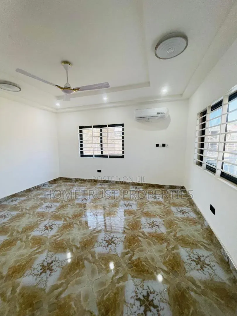 3bdrm Duplex in Kwabenya Acp for sale