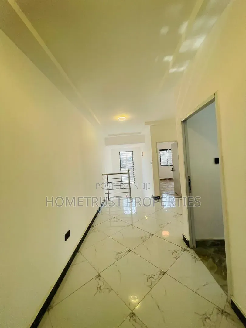 3bdrm Duplex in Kwabenya Acp for sale