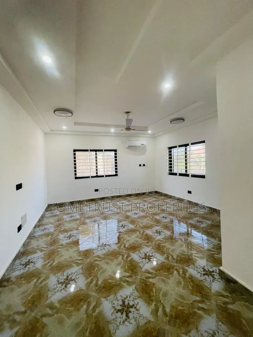 3bdrm Duplex in Kwabenya Acp for sale
