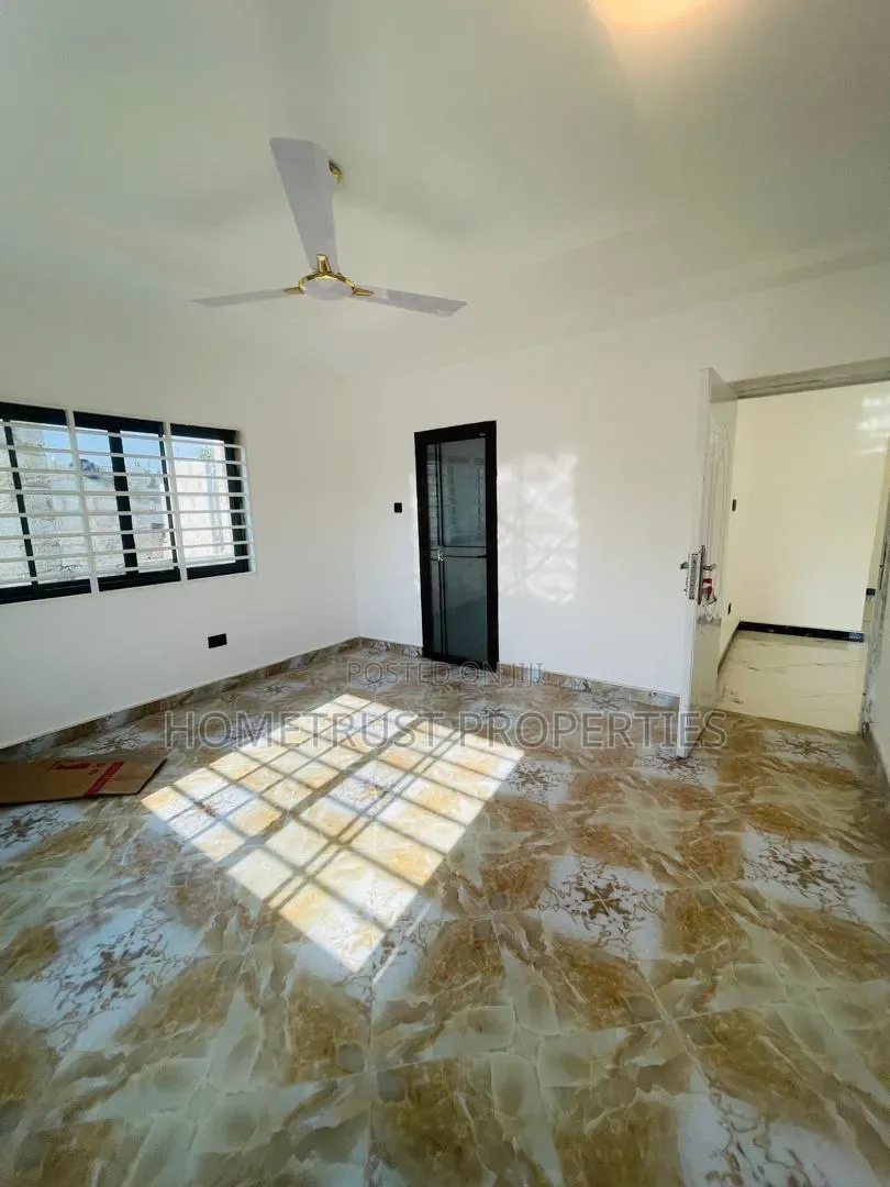 3bdrm Duplex in Kwabenya Acp for sale
