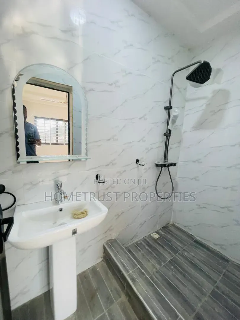 3bdrm Duplex in Kwabenya Acp for sale