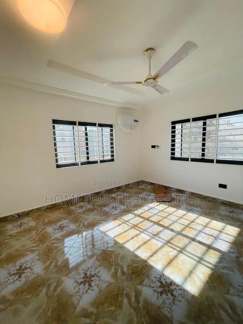 3bdrm Duplex in Kwabenya Acp for sale