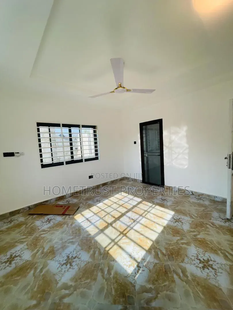 3bdrm Duplex in Kwabenya Acp for sale