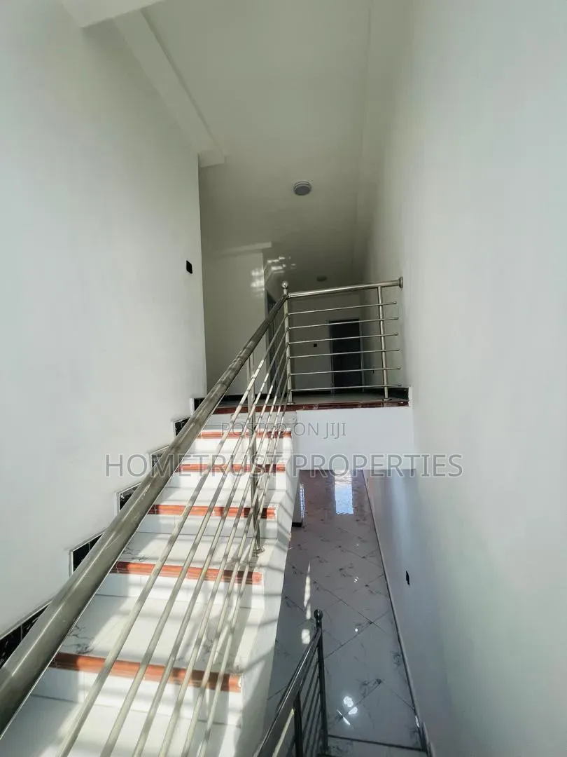 3bdrm Duplex in Kwabenya Acp for sale