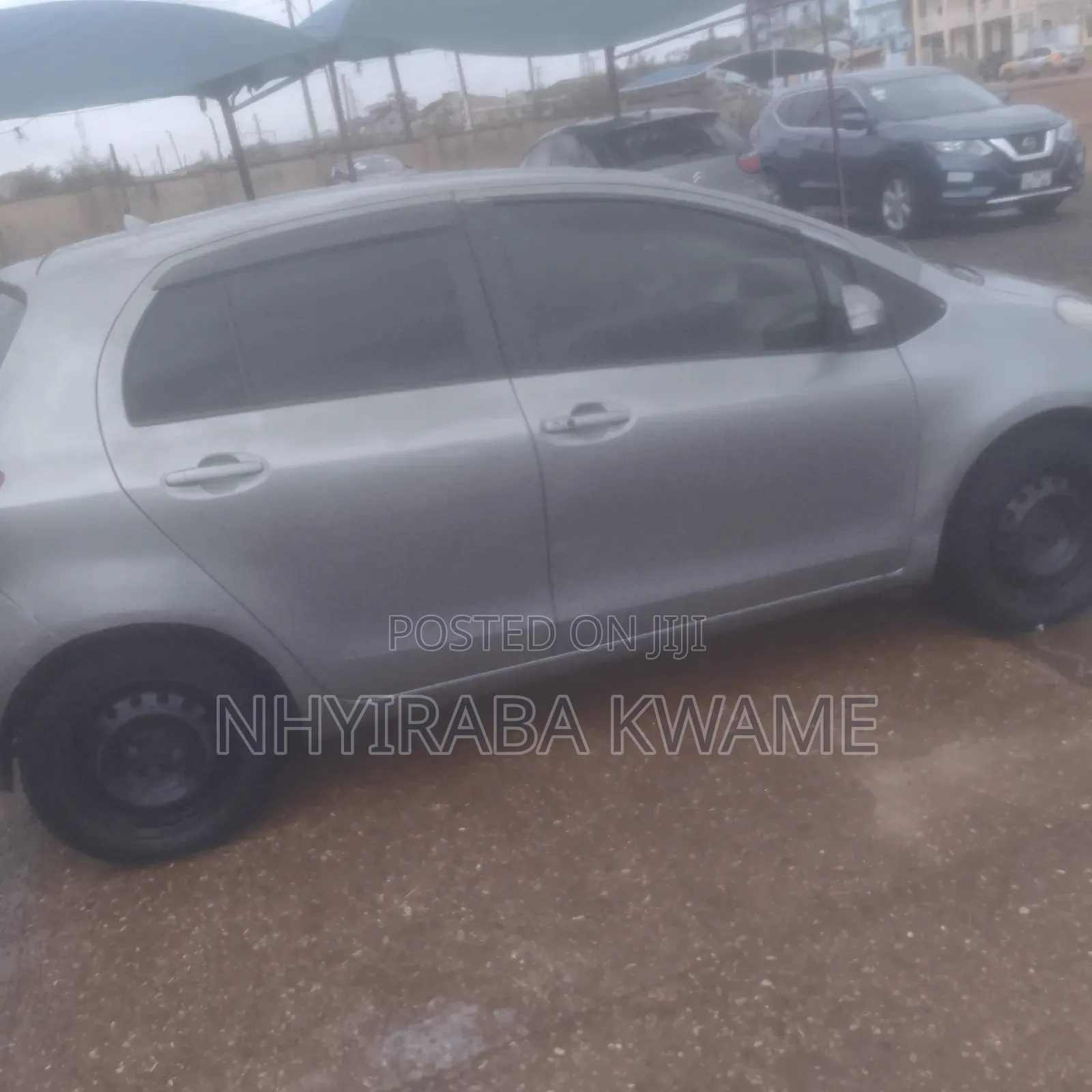 Toyota Vitz 1.5 FWD 5dr 2010 Gray