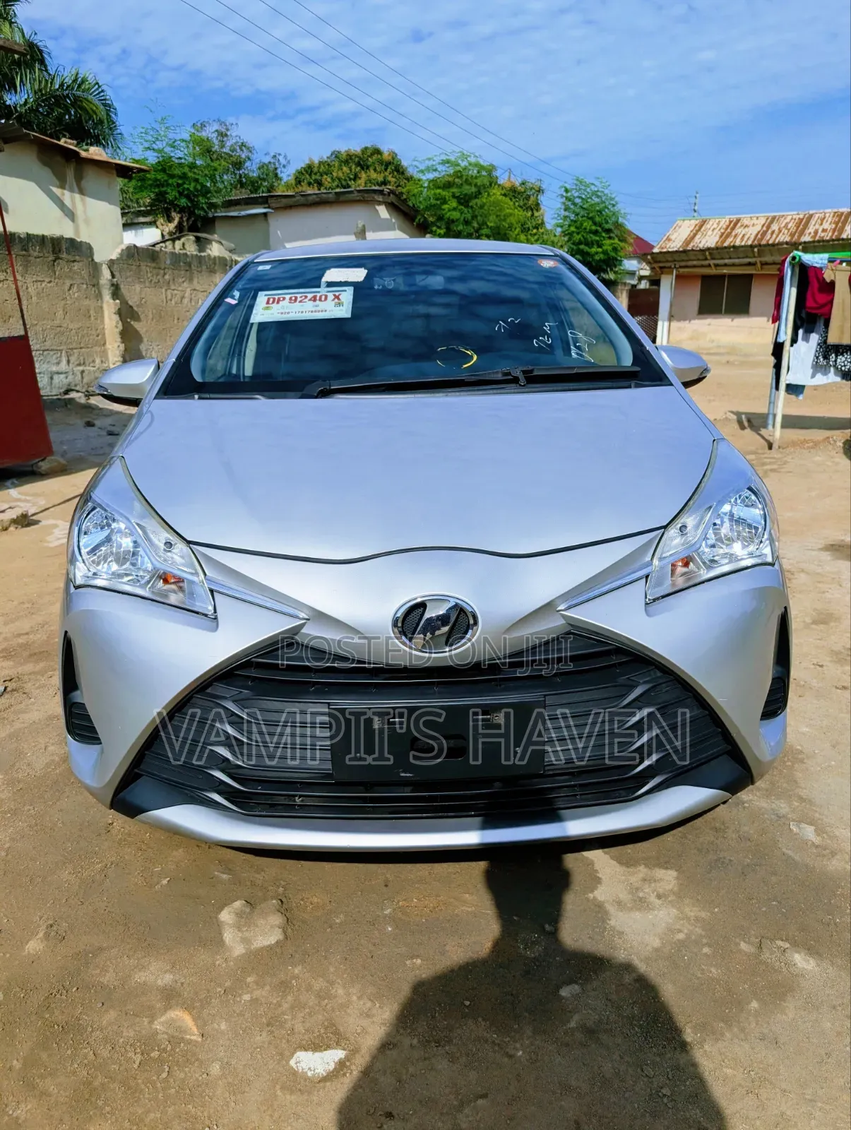 Toyota Vitz 2017 Silver