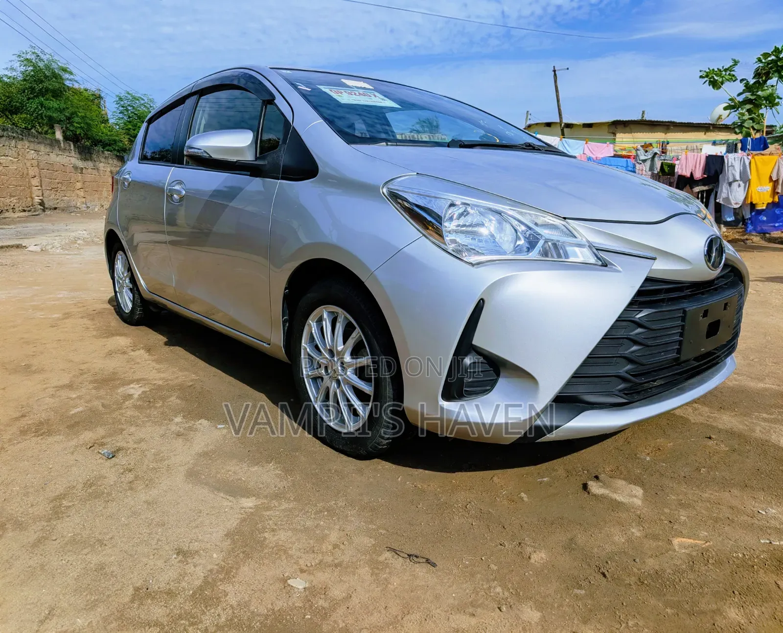 Toyota Vitz 2017 Silver