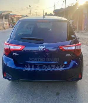 Toyota Vitz 1.3 FWD 5dr 2017 Purple