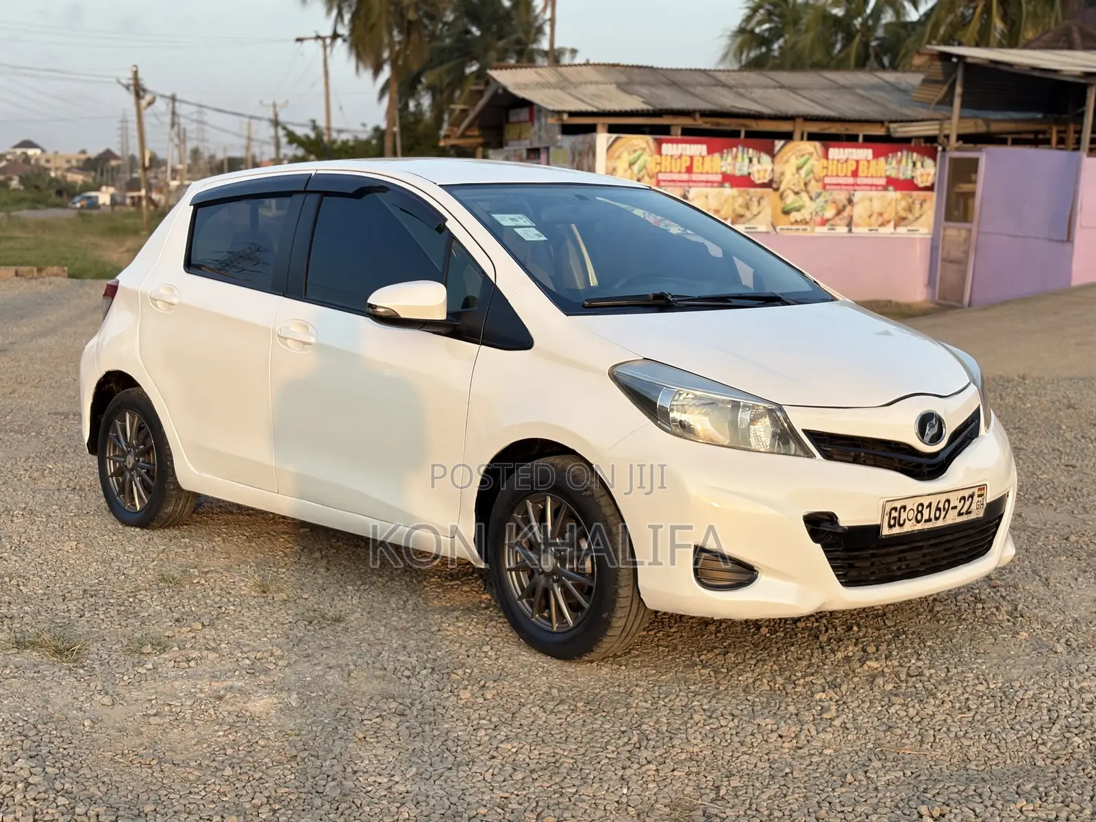 Toyota Vitz 1.3 FWD 5dr 2012 White