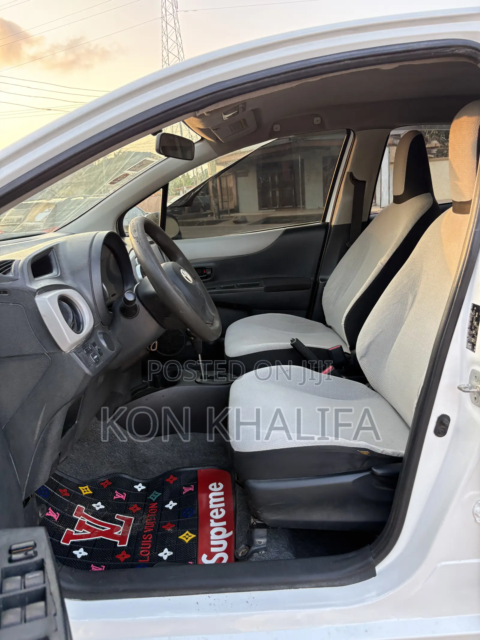 Toyota Vitz 1.3 FWD 5dr 2012 White