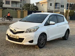 Toyota Vitz 1.3 FWD 5dr 2012 White