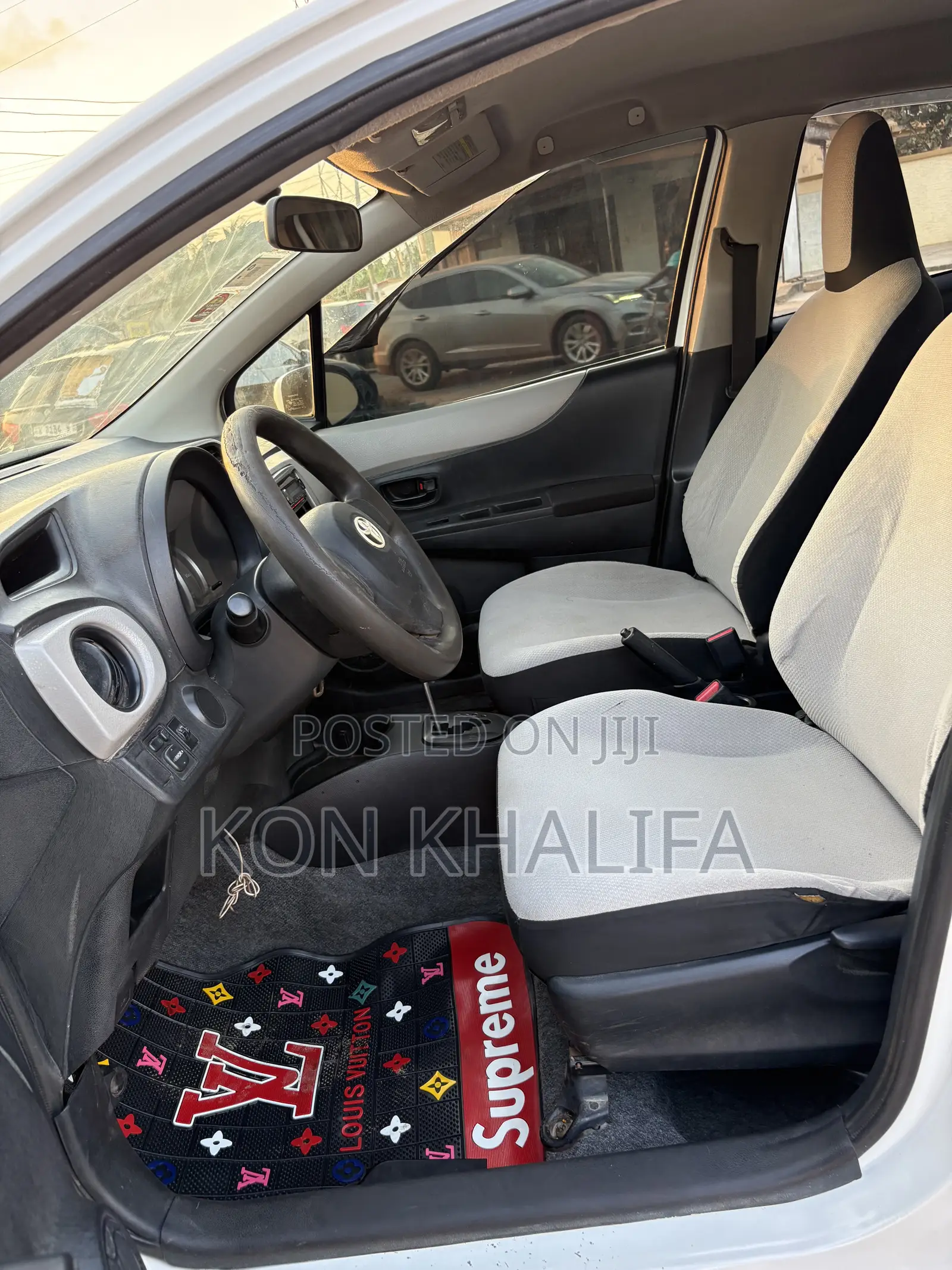 Toyota Vitz 1.3 FWD 5dr 2012 White