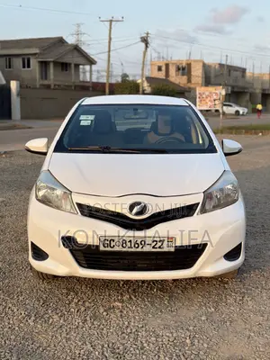 Toyota Vitz 1.3 FWD 5dr 2012 White