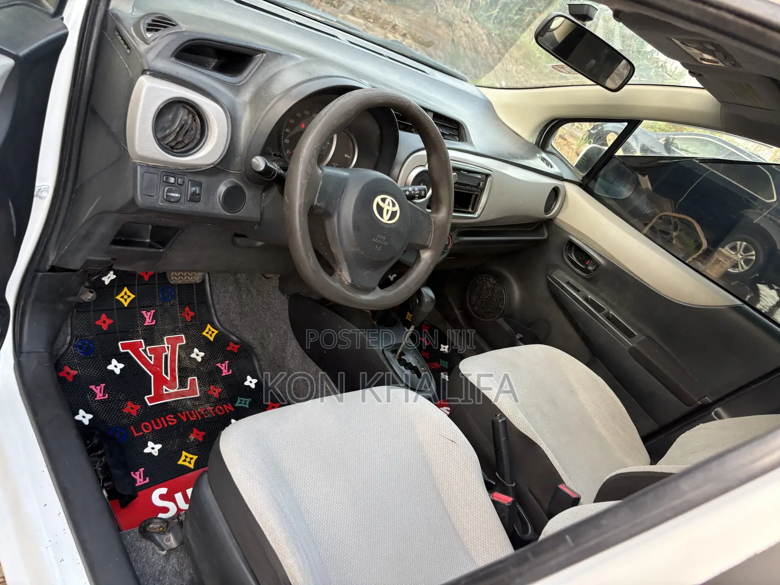 Toyota Vitz 1.3 FWD 5dr 2012 White