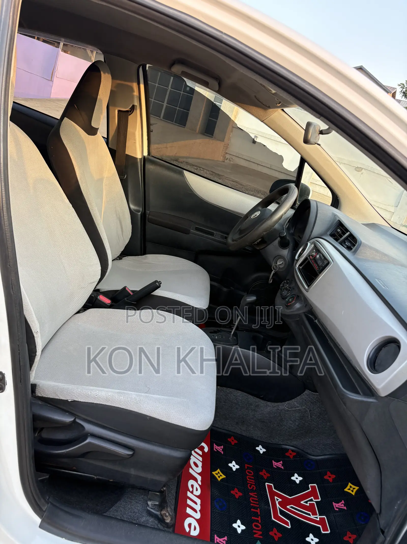 Toyota Vitz 1.3 FWD 5dr 2012 White
