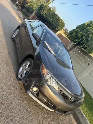 Toyota Camry SE 4dr Sedan w/Prod. End 11/13 (2.5L 4cyl 6A) 2014 Gray
