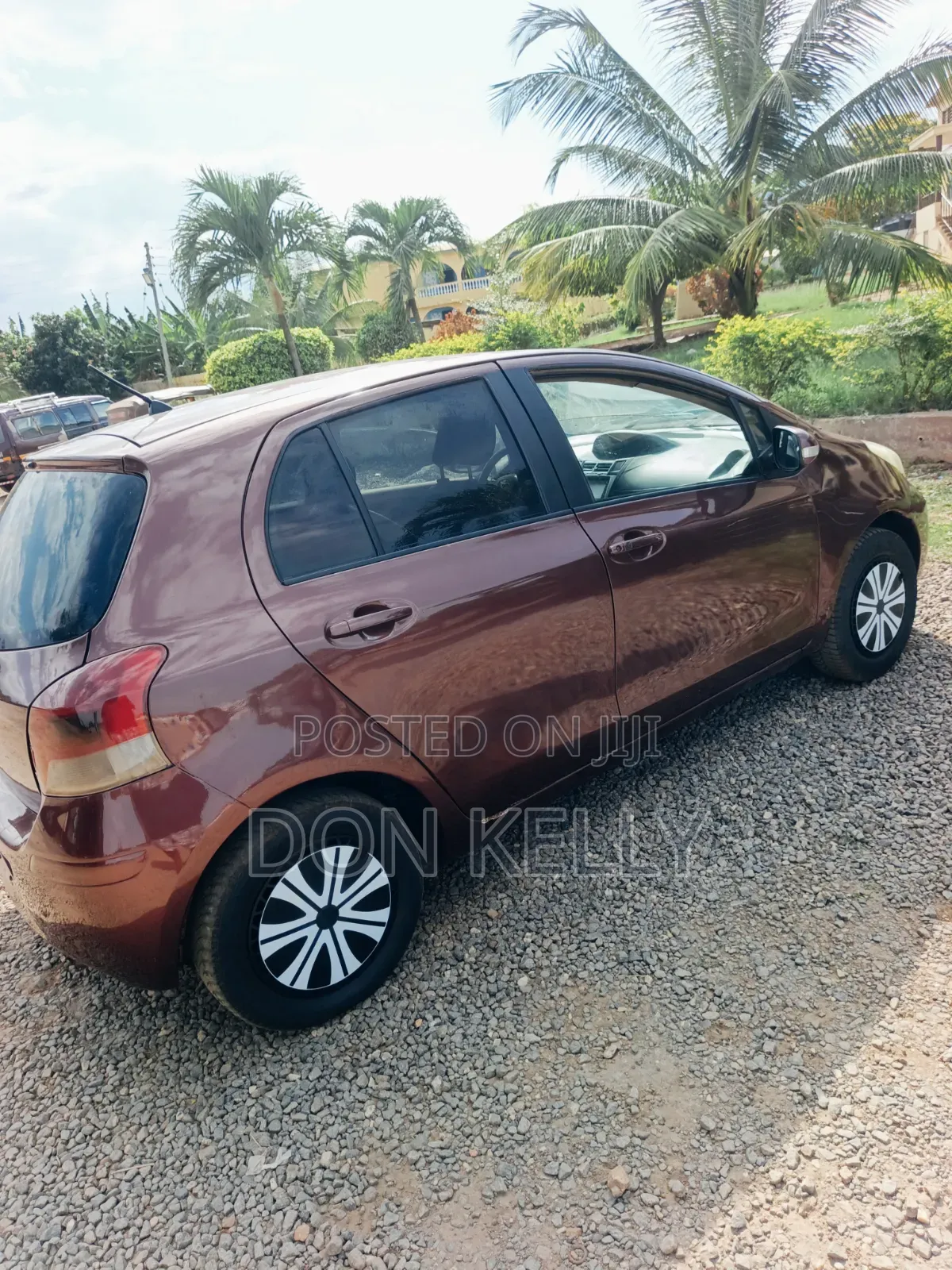 Toyota Vitz 1.3 FWD 3dr 2010 Brown