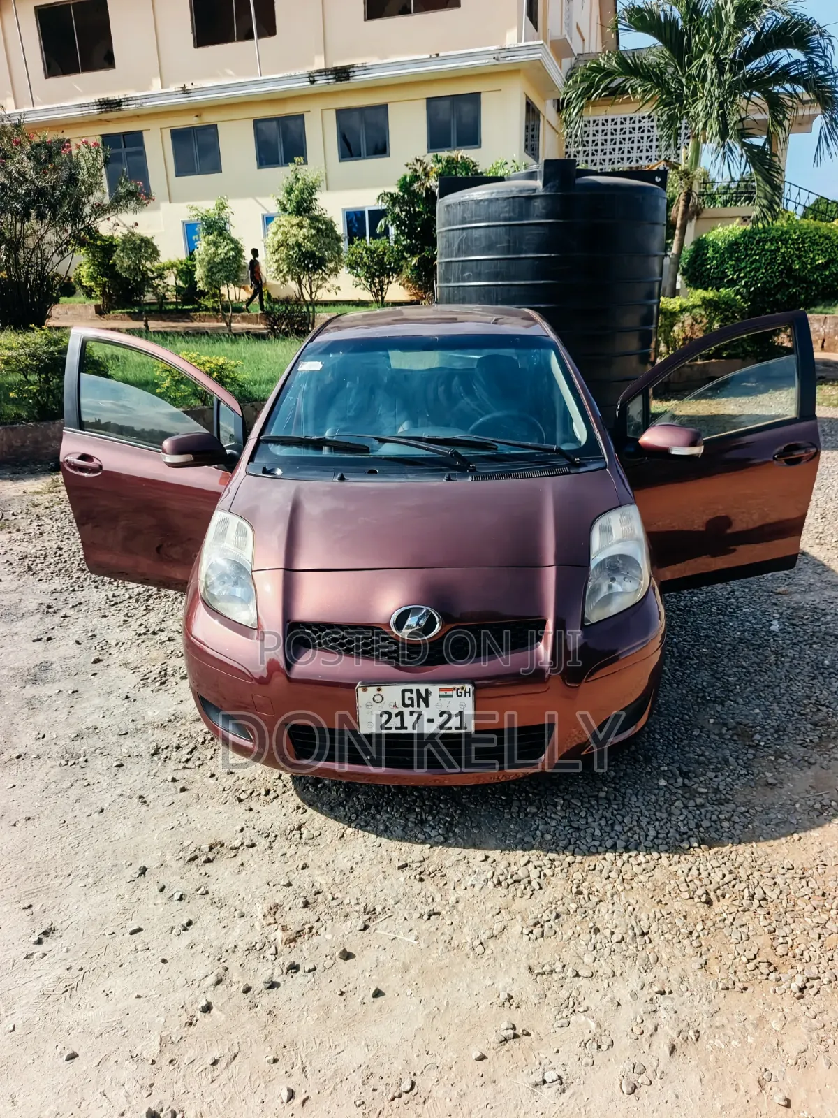 Toyota Vitz 1.3 FWD 3dr 2010 Brown