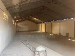 1,220 SQM Warehouse at Circle for Rent
