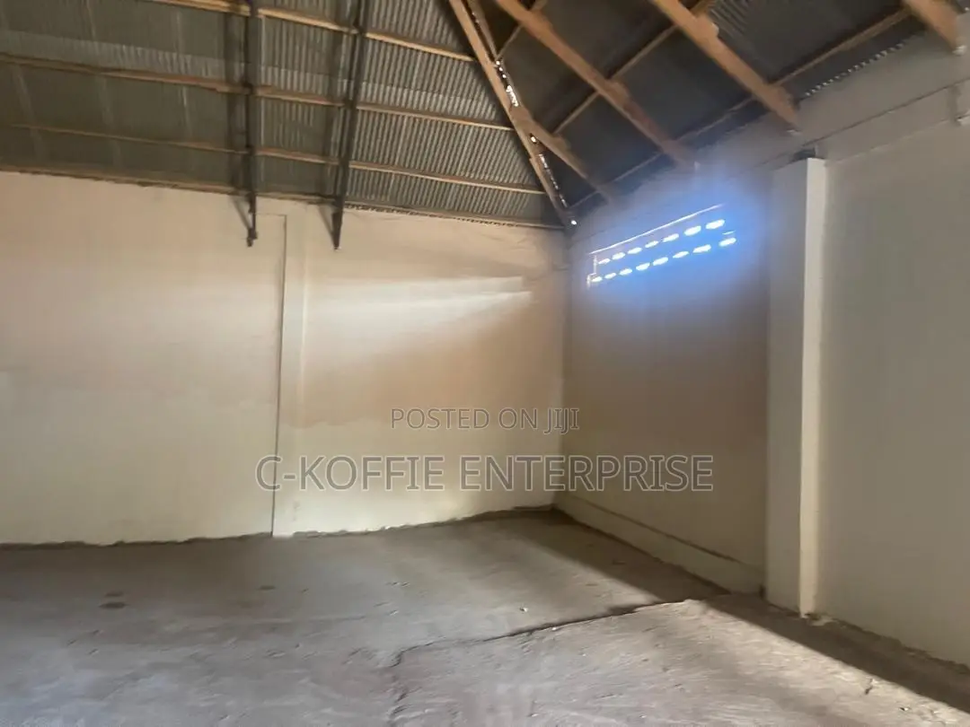 1,220 SQM Warehouse at Circle for Rent