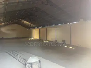 1,220 SQM Warehouse at Circle for Rent