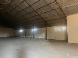 1,220 SQM Warehouse at Circle for Rent
