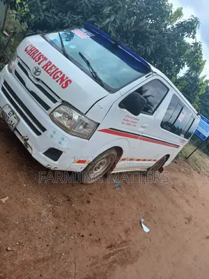 Toyota HiAce 2012 White