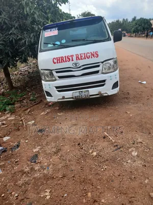 Toyota HiAce 2012 White