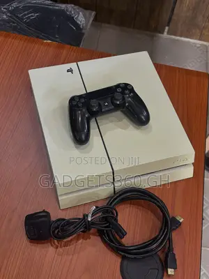 Sony PlayStation 4 Standard (500GB White Colour)