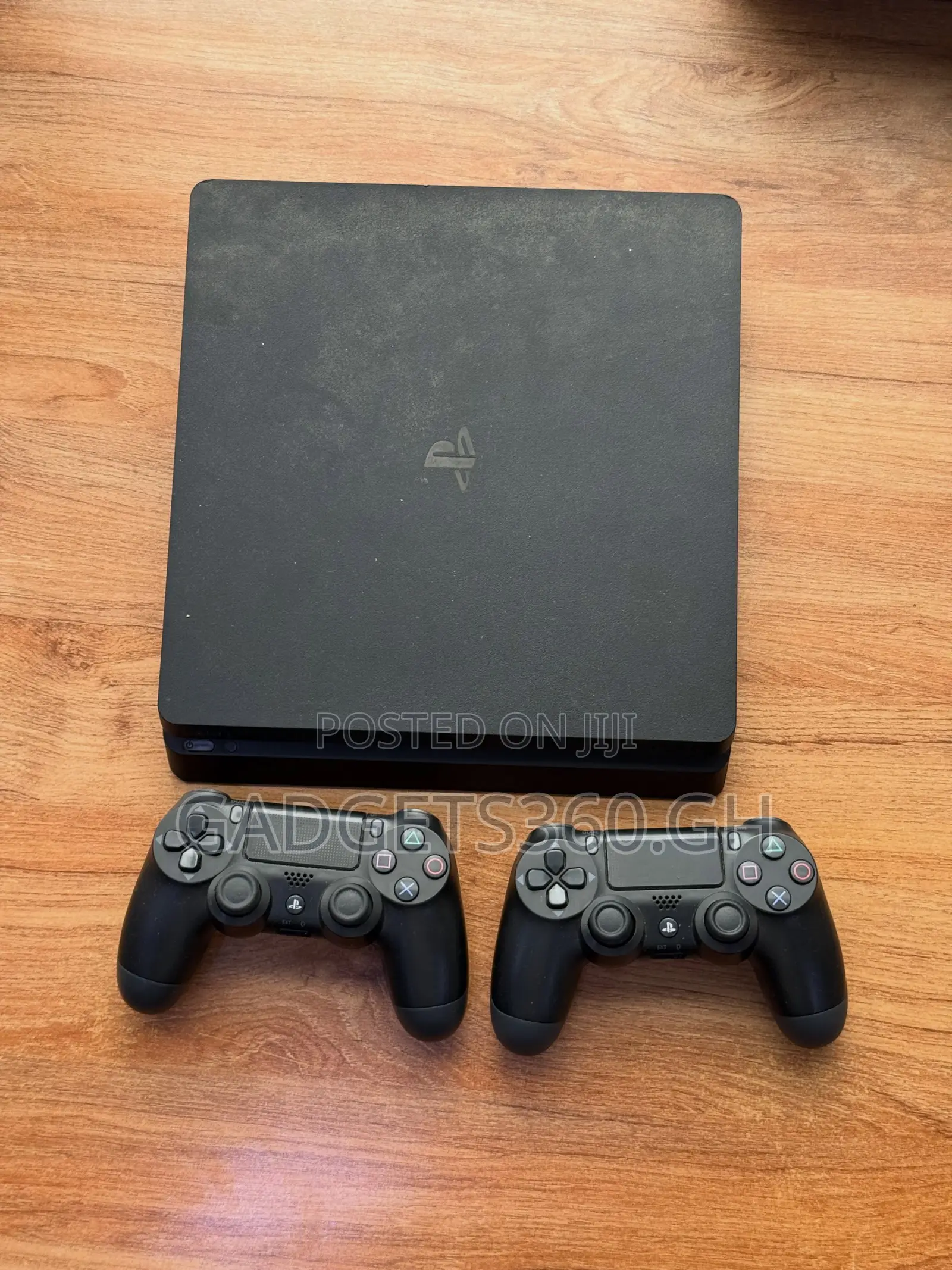 Sony PlayStation 4 Slim (1TB + 2 Controllers)