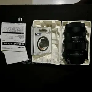 Sigma 18-50mm F2.8 DC DN Lens + UV Protector