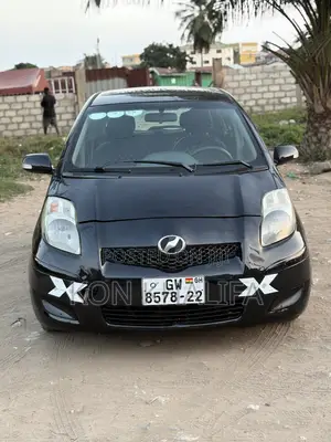 Toyota Vitz 1.0 FWD 5dr 2010 Black