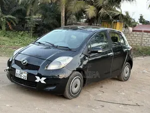 Toyota Vitz 1.0 FWD 5dr 2010 Black