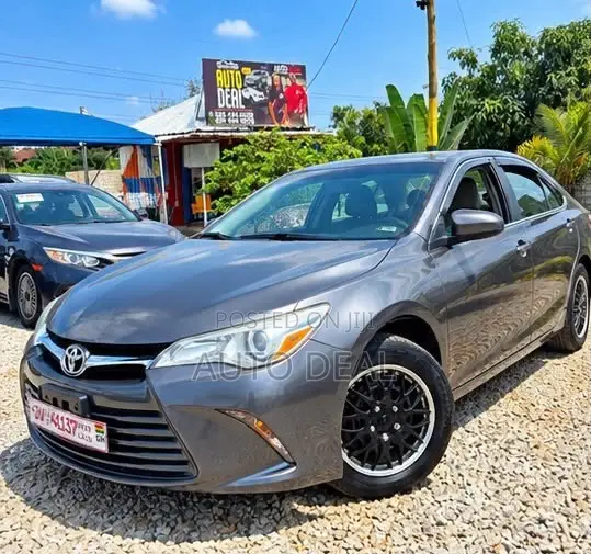 Toyota Camry LE 4dr Sedan (2.5L 4cyl 6A) 2017 Gray