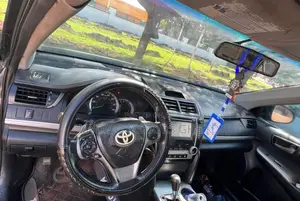 Toyota Camry SE 4dr Sedan (2.5L 4cyl 6A) 2013 Gray