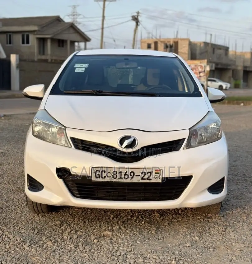 Toyota Vitz 2012 White