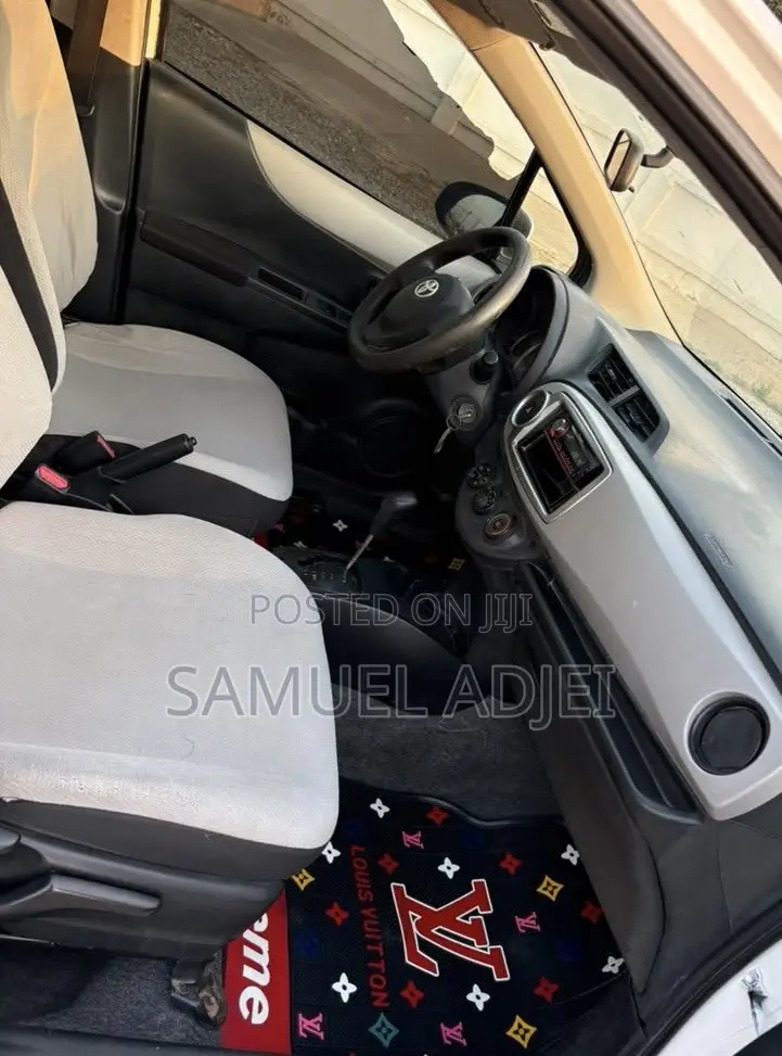 Toyota Vitz 2012 White