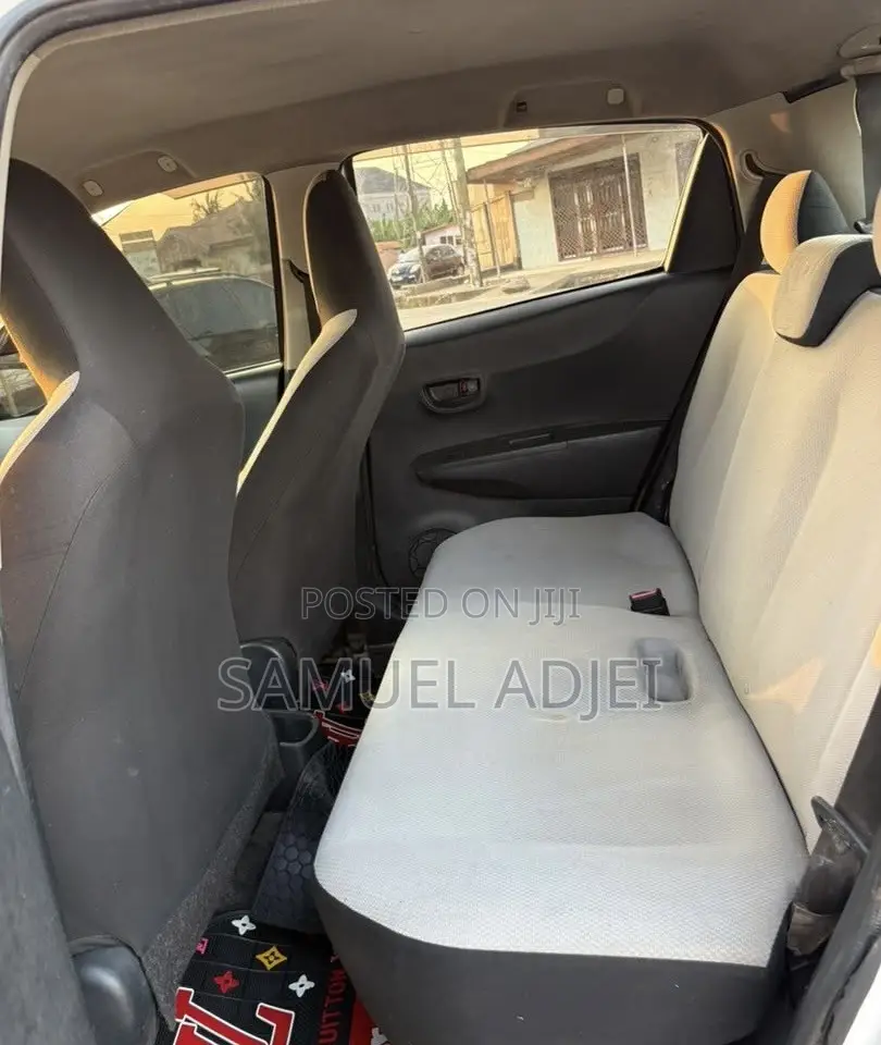Toyota Vitz 2012 White