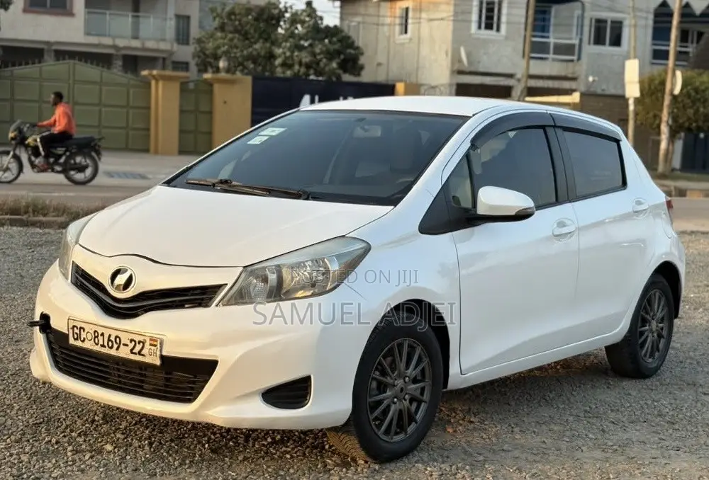 Toyota Vitz 2012 White