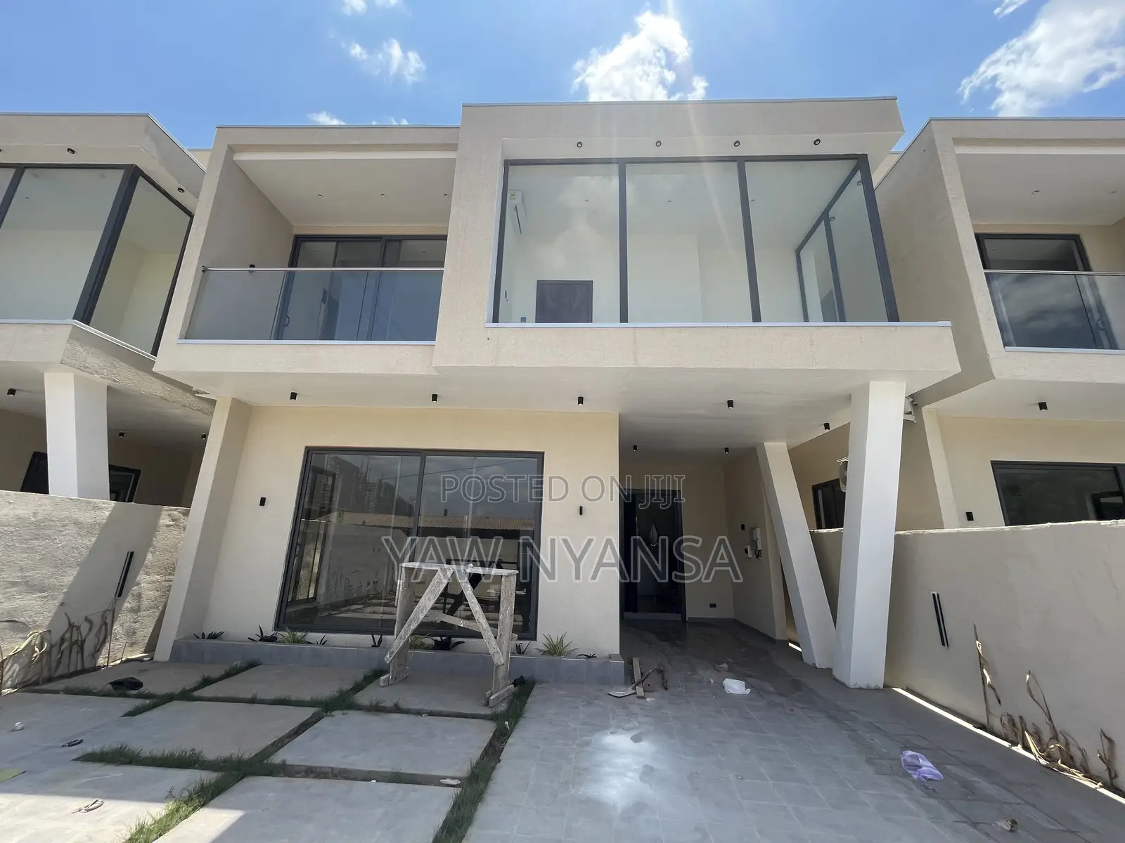 5bdrm House in Bn Estate, Ashaley Botwe for sale