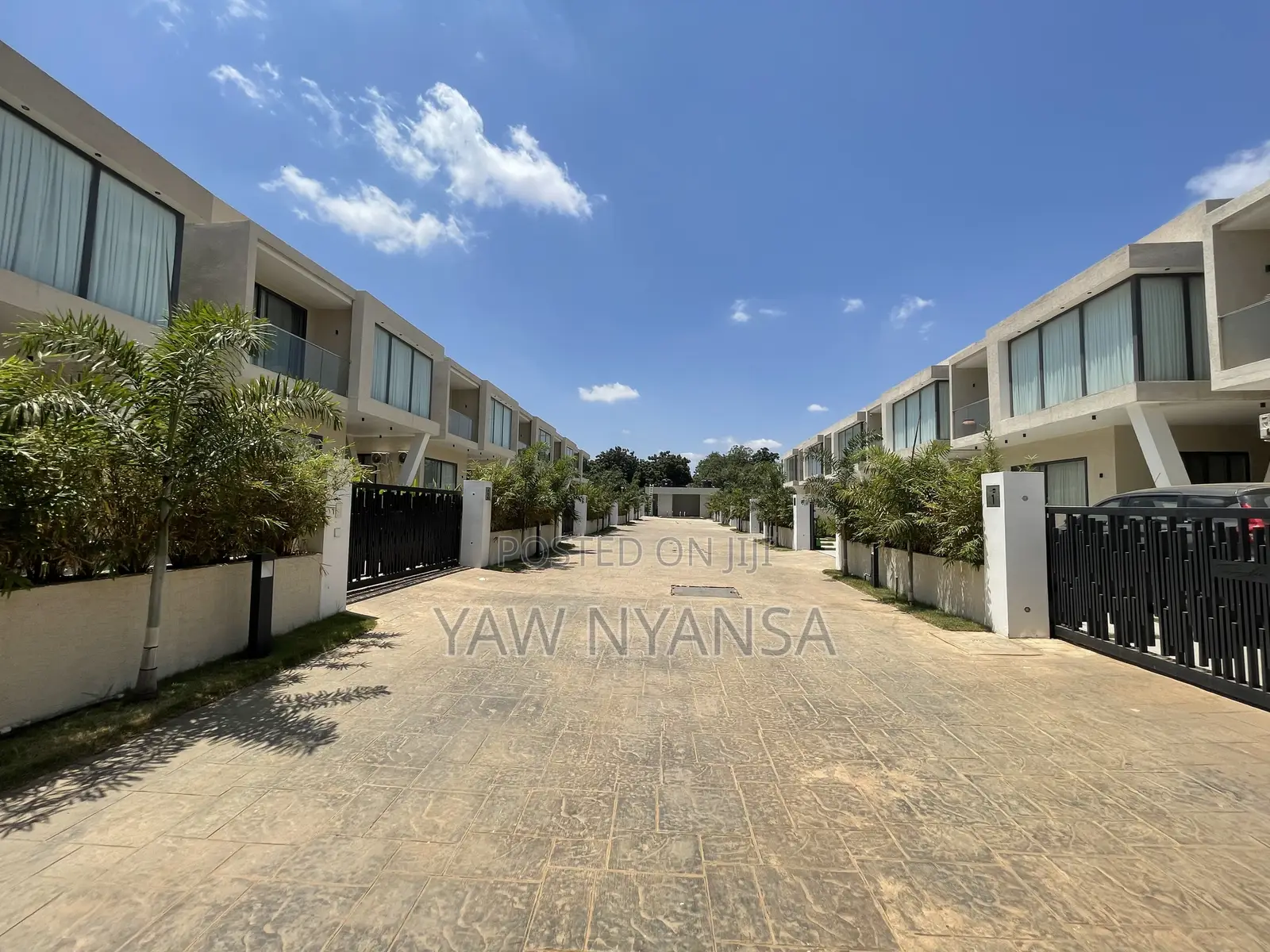 5bdrm House in Bn Estate, Ashaley Botwe for sale